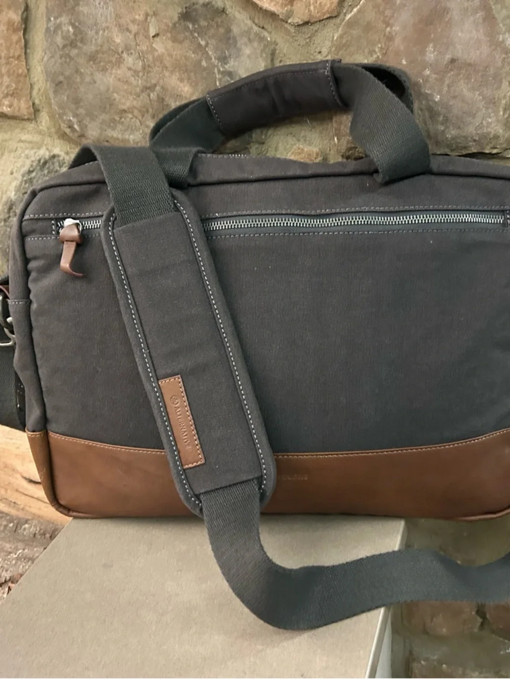 Alternative sleek canvas